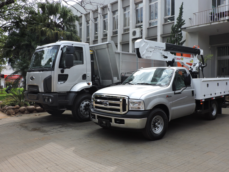 Prefeitura adquire mais dois caminhões para setor de Obras